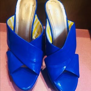 BCBG platform sandals blue